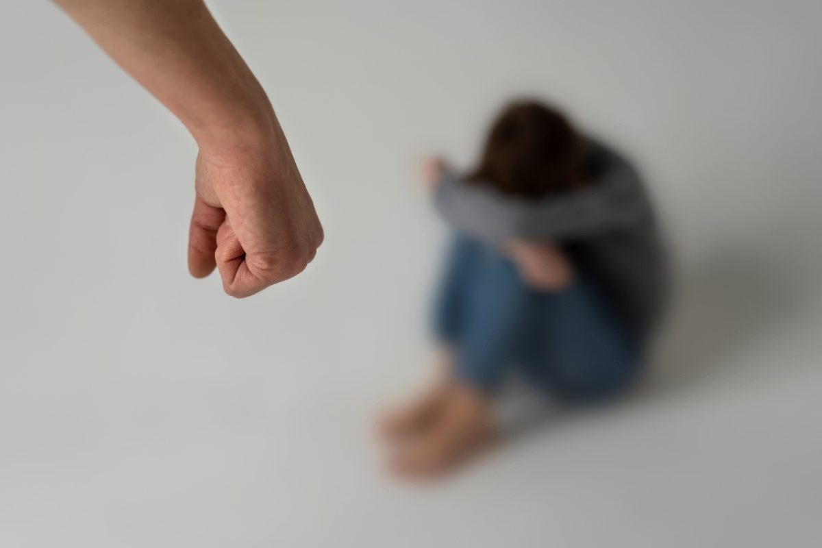 “Com 9 anos, passei a ser violentada pelo meu pai”, relata vítima de abuso “Com 9 anos, passei a ser violentada pelo meu pai”, relata vítima de abuso