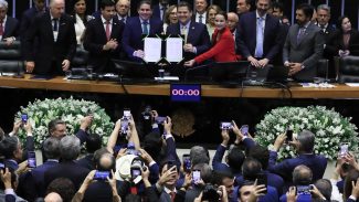 Congresso promulga PEC que muda regras para pagamento dos precatórios Congresso promulga PEC que muda regras para pagamento dos precatórios