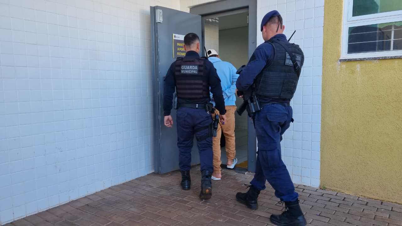Após denúncia anônima, homem acusado de violência doméstica contra enteada de 9 anos é detido Após denúncia anônima, homem acusado de violência doméstica contra enteada de 9 anos é detido