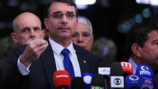 Senador Flávio ataca Moraes após voto para condenar Bolsonaro