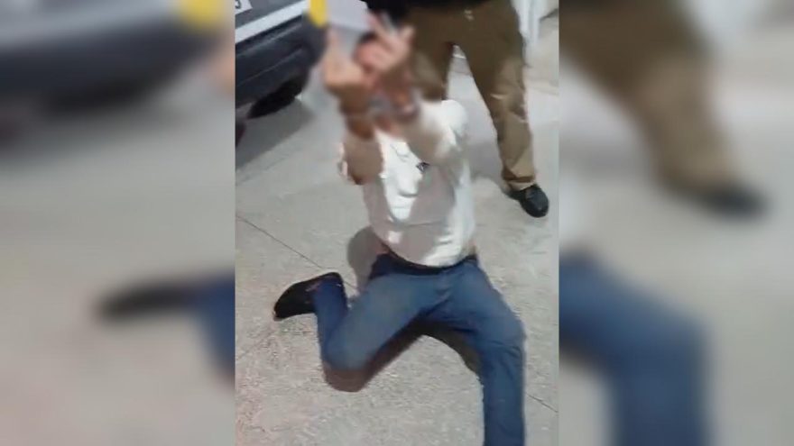 “Escolhe a faca preta ou a branca”: homem ameaça casal, desacata PMs e acaba solto no Paraná; assista
