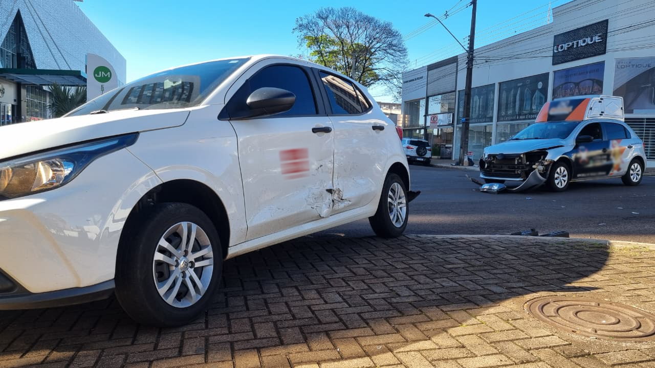 Argo e Gol colidem no Centro de Cascavel