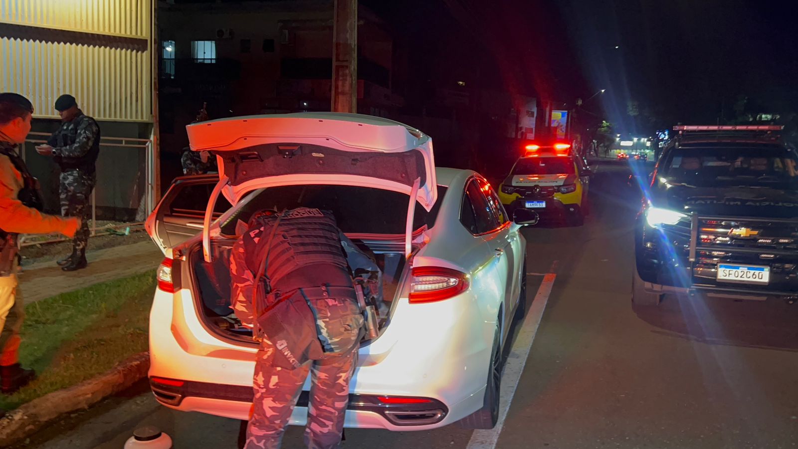 Ao abordar Ford Fusion, Choque prende motorista que responde por tráfico de drogas