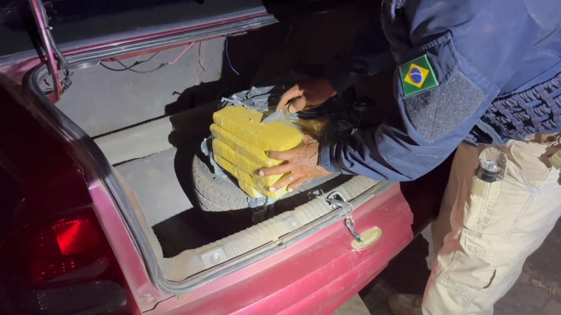 Corsa carregado com maconha em Cascavel é apreendido pela PRF após perseguição em Maringá
