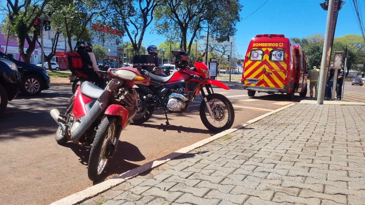 Jovem fica ferida em acidente entre Biz e Ranger na Avenida Brasil Jovem fica ferida em acidente entre Biz e Ranger na Avenida Brasil