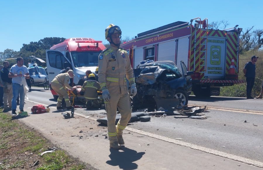 Colisão com morte na BR-153; Gol fica destruído e Montana cai em barranco