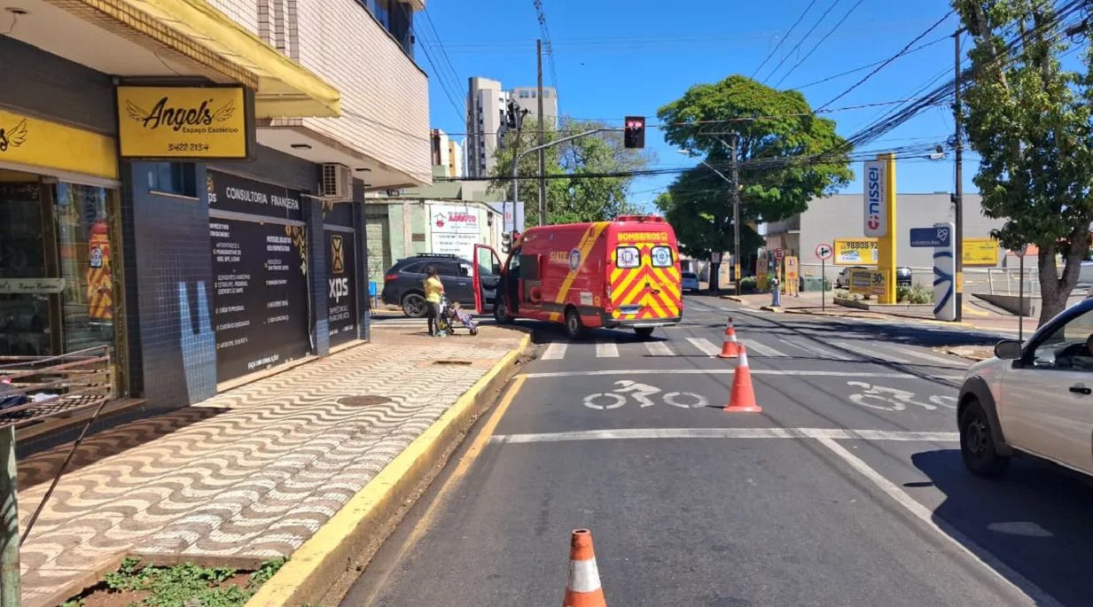 Menina de 10 anos é atropelada por SUV em cruzamento movimentado