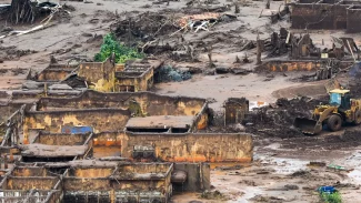 Pescadores atingidos por queda de barragem do Fundão recebem benefício Pescadores atingidos por queda de barragem do Fundão recebem benefício