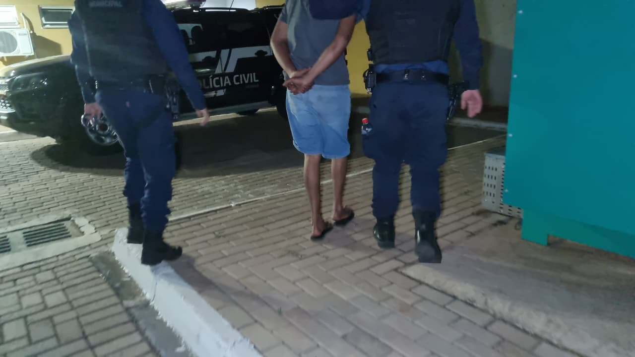 Jovem empina moto no Esmeralda, é flagrado pela GM e encaminhado à Delegacia
