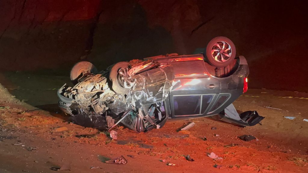 Carro capota em grave acidente de trânsito em Francisco Beltrão