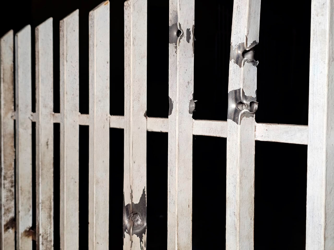 Jovem que já tinha escapado da morte é alvo de novo atentado a tiros e é socorrido em estado grave Jovem que já tinha escapado da morte é alvo de novo atentado a tiros e é socorrido em estado grave