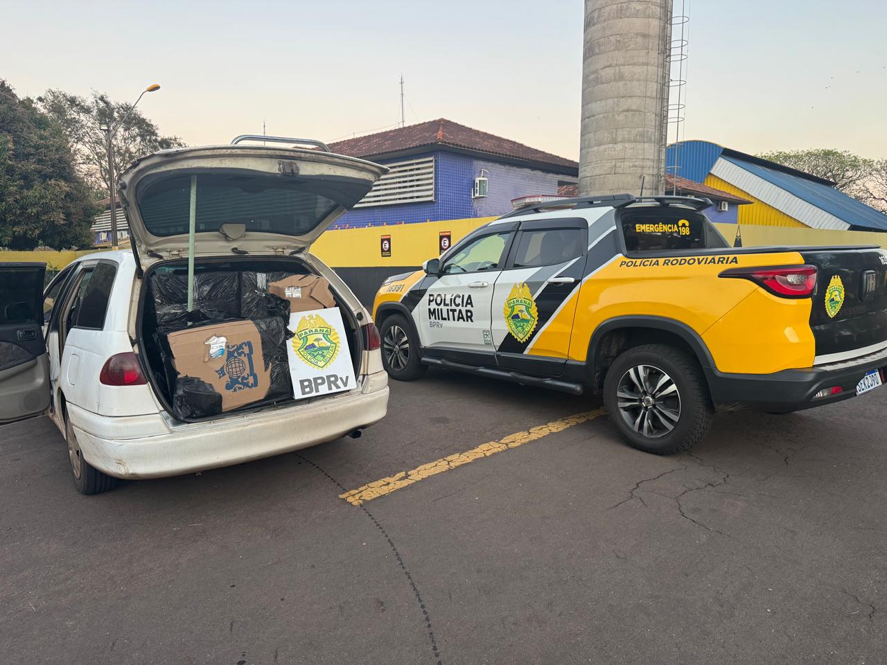 ROTAM apreende 16 caixas de cigarros contrabandeados e prende dois paraguaios em Toledo ROTAM apreende 16 caixas de cigarros contrabandeados e prende dois paraguaios em Toledo