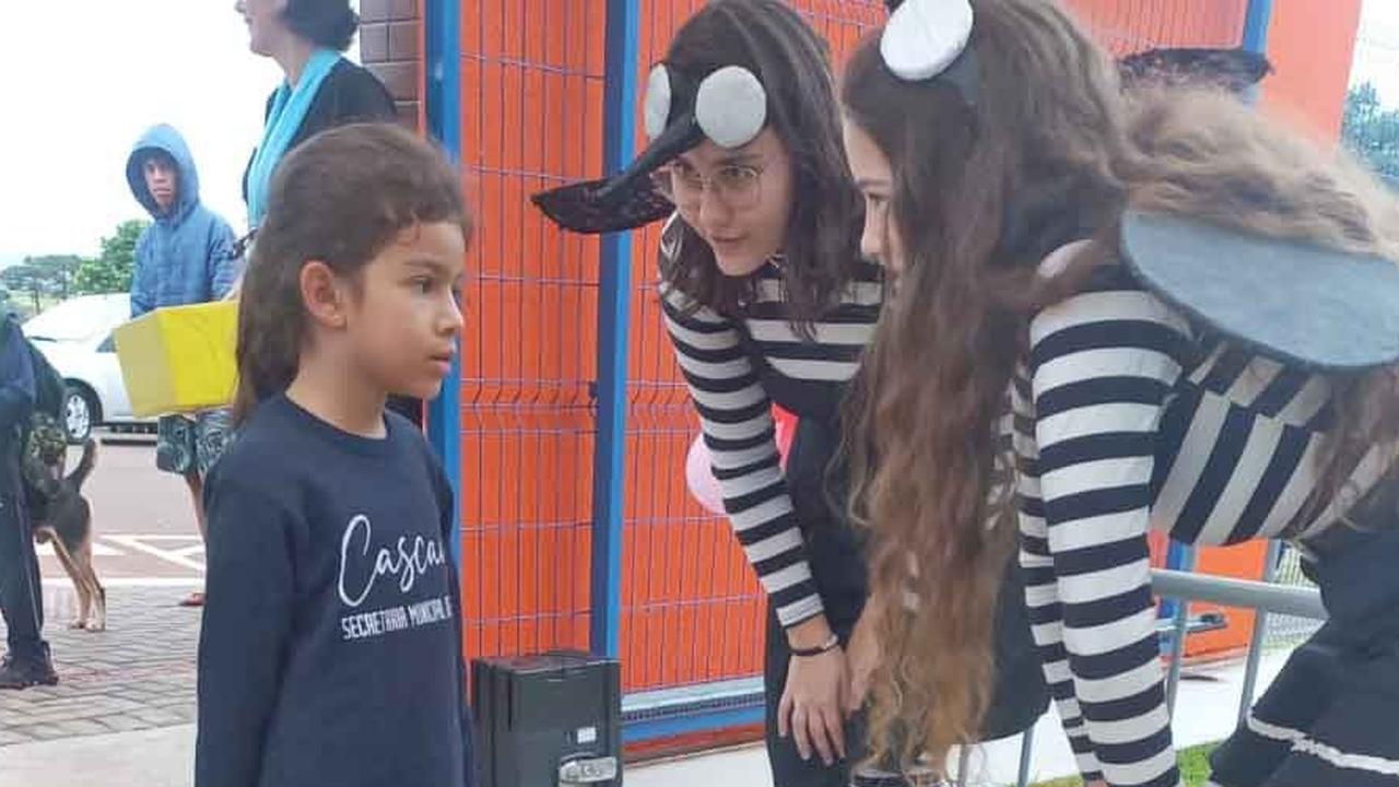 Programa "Minha escola é nota 10" leva conscientização sobre o combate ao mosquito Aedes aegypti até as crianças Programa "Minha escola é nota 10" leva conscientização sobre o combate ao mosquito Aedes aegypti até as crianças