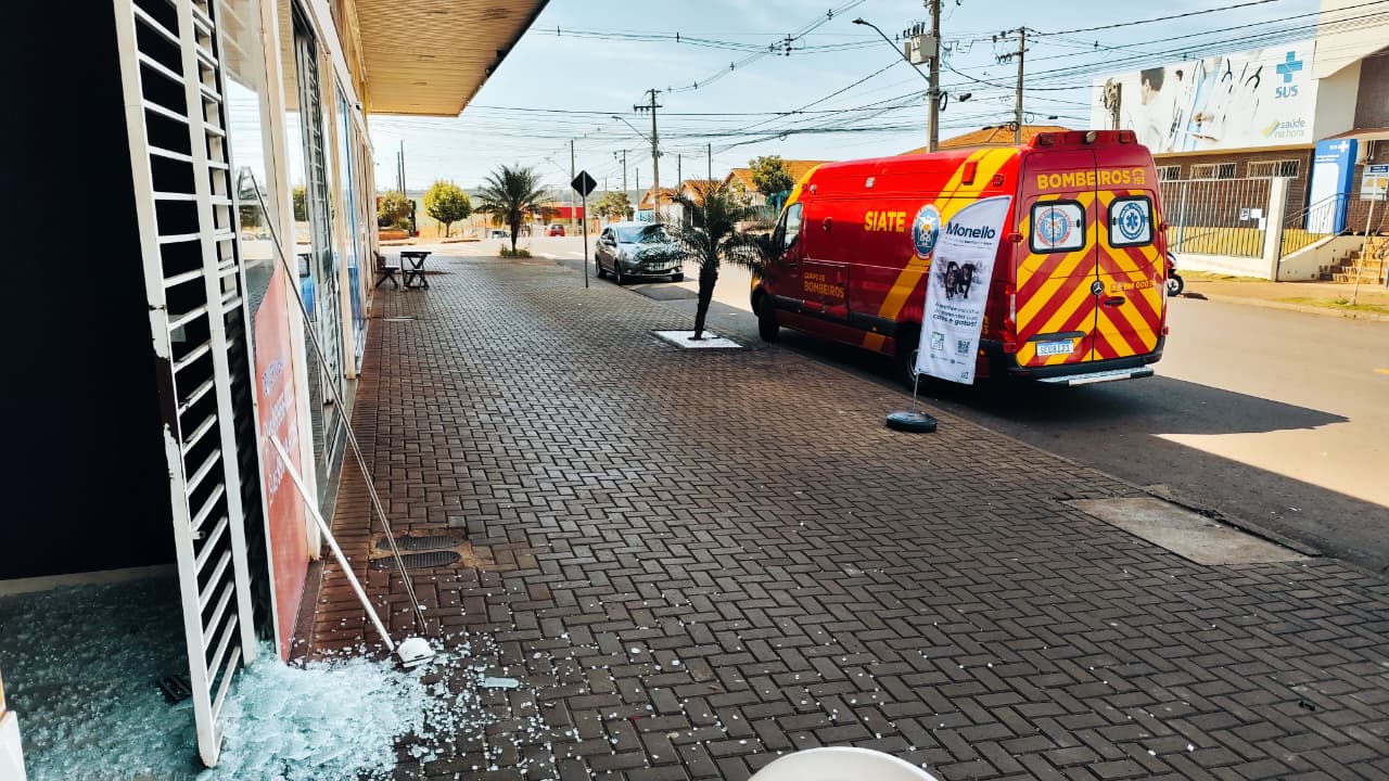 Vidro estoura e atinge olhos, pescoço e braços de mulher no Riviera Vidro estoura e atinge olhos, pescoço e braços de mulher no Riviera