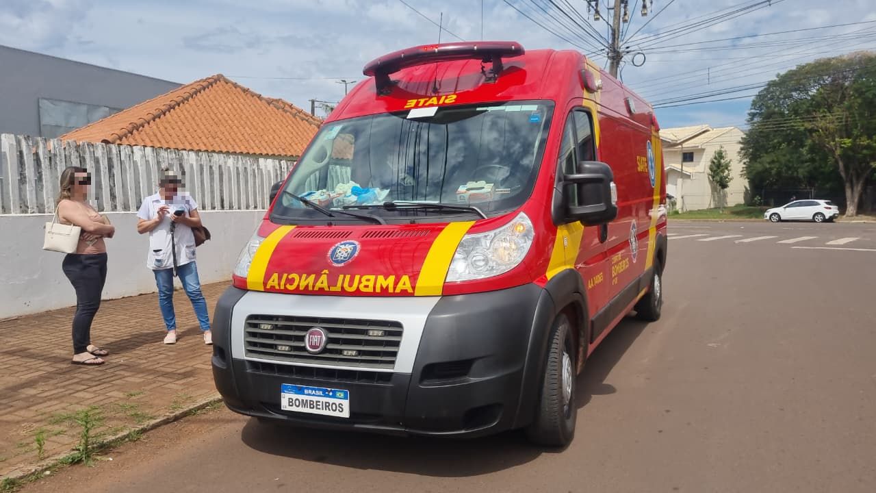 Mulher tem os dedos da mão esmagados por cilindro de fazer pão