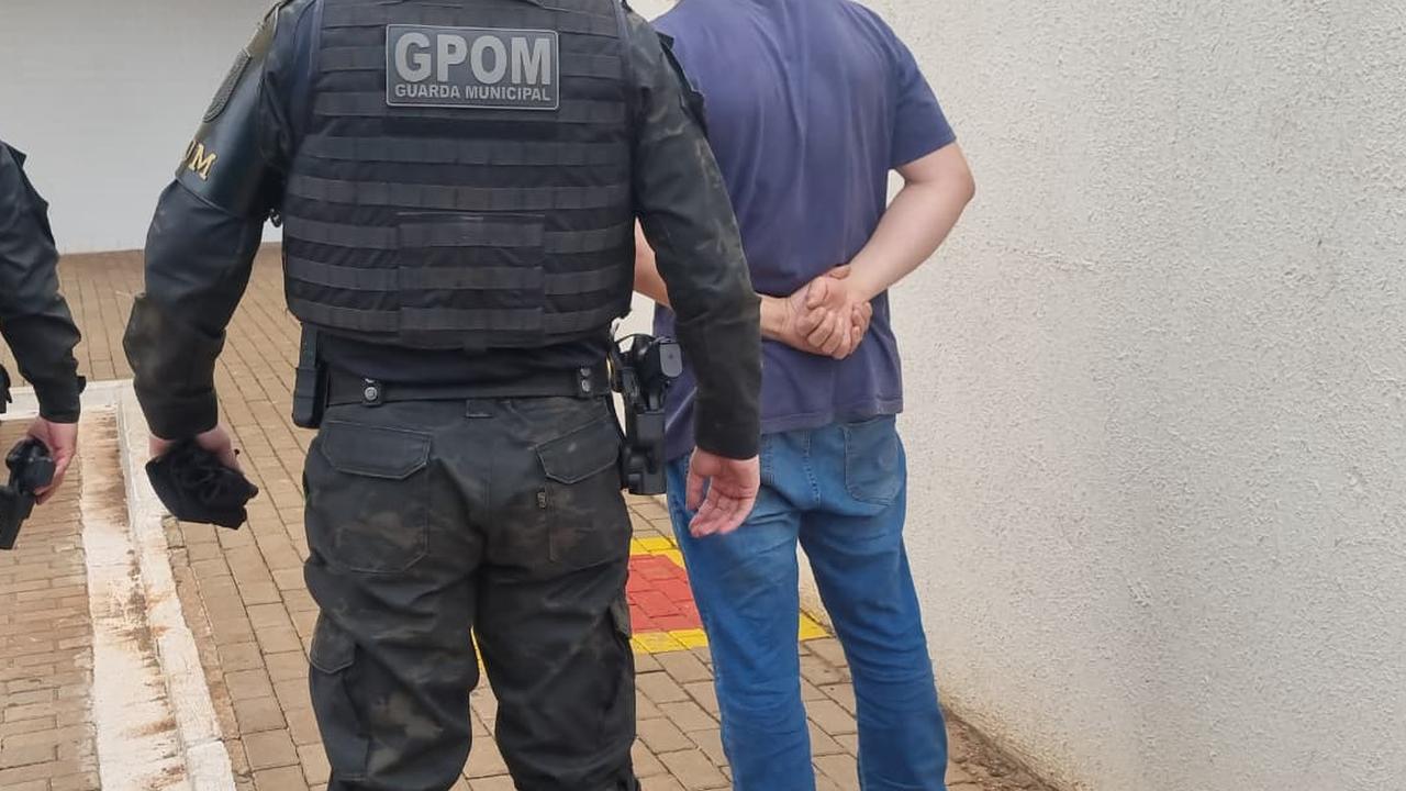 Homem é flagrado com porção e cigarro de maconha no Centro