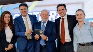Lula sanciona lei que cria Carteira Nacional do Professor Lula sanciona lei que cria Carteira Nacional do Professor