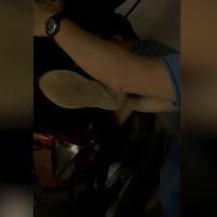 Imagem referente a Vídeo: Suspeito de estuprar adolescente autista chuta viatura e nega acusações: 