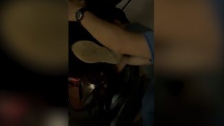 Vídeo: Suspeito de estuprar adolescente autista chuta viatura e nega acusações: 