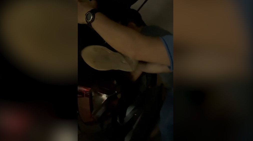 Vídeo: Suspeito de estuprar adolescente autista chuta viatura e nega acusações: “Sou pai de família”