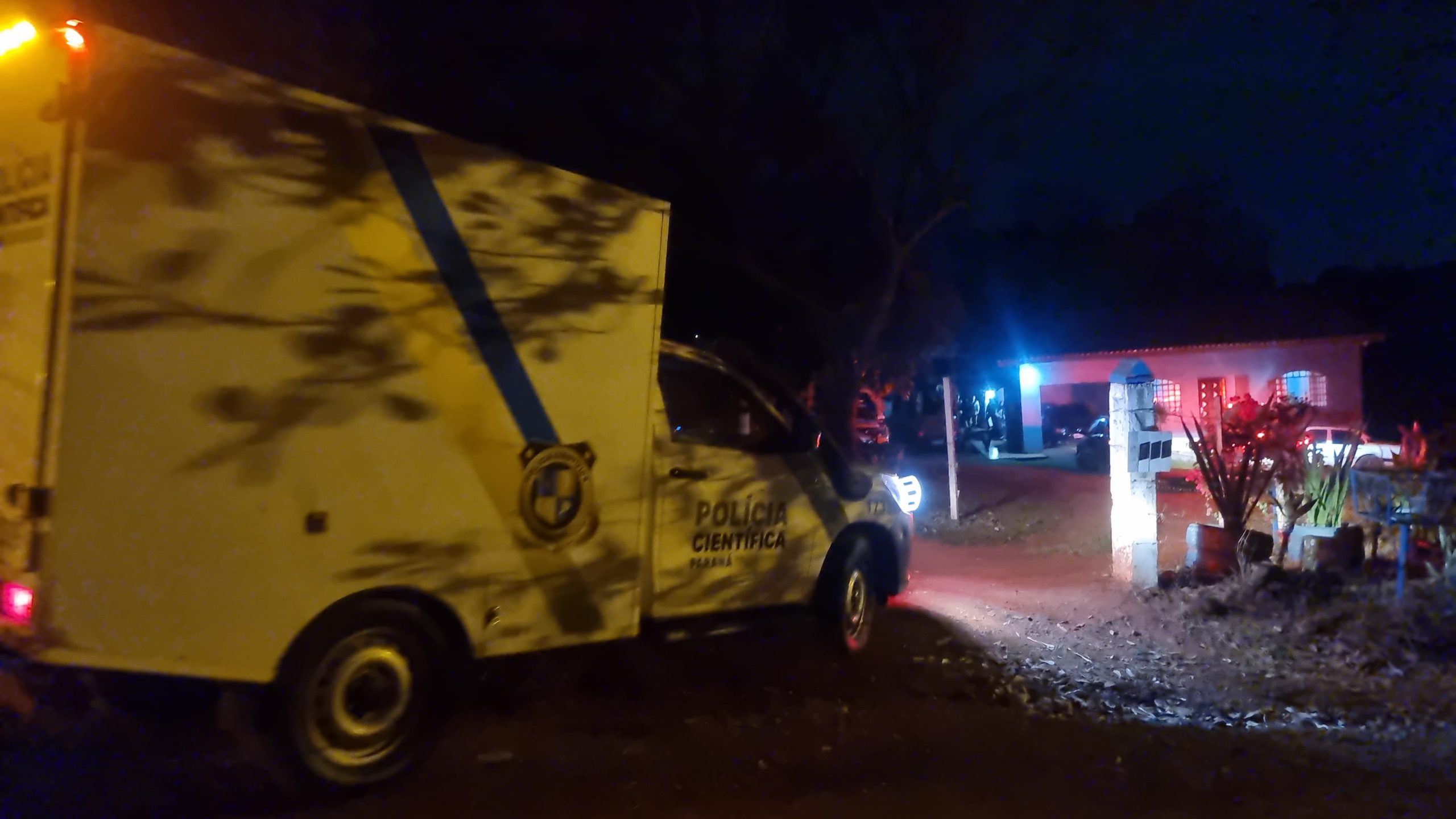 Mulher é encontrada morta em residência no Lago Azul Mulher é encontrada morta em residência no Lago Azul