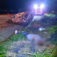 Imagem referente a Homem morre após carro capotar diversas vezes e pegar fogo na BR-163 em Cascavel