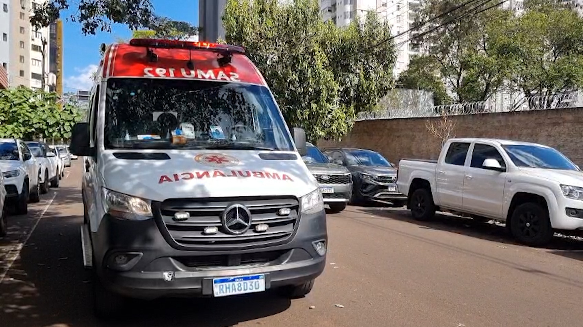 Samu resgata mulher após parada cardíaca no Centro de Cascavel