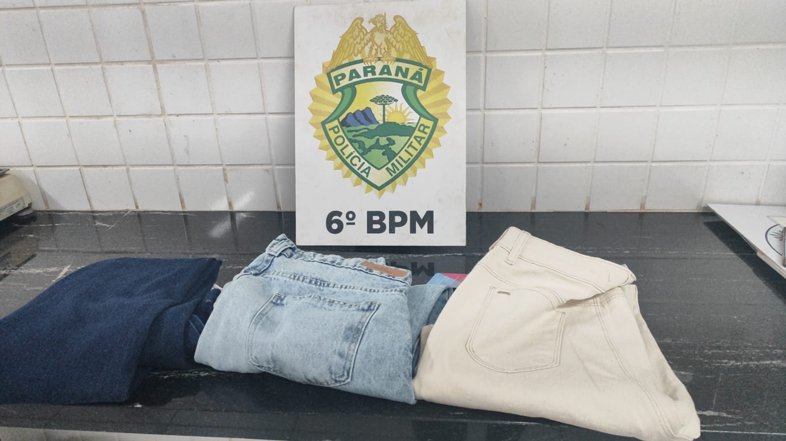 Venezuelana de 50 anos é flagrada furtando roupas na Havan em Cascavel