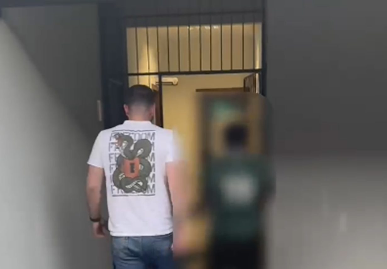 Homem é preso acusado de abusar de enteada de 15 anos enquanto ela dormia