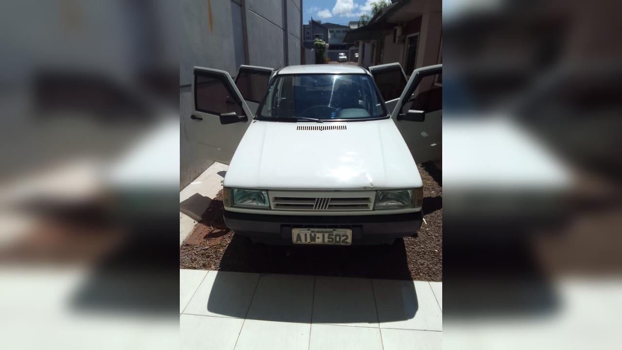 Fiat Uno é furtado na Avenida Assunção, em Cascavel