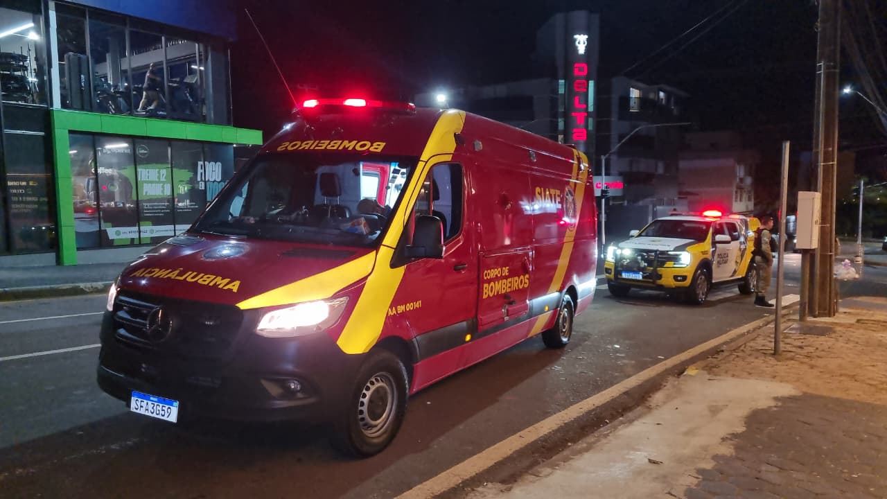 Ciclista de 61 anos sofre queda no Centro e fica ferido Ciclista de 61 anos sofre queda no Centro e fica ferido