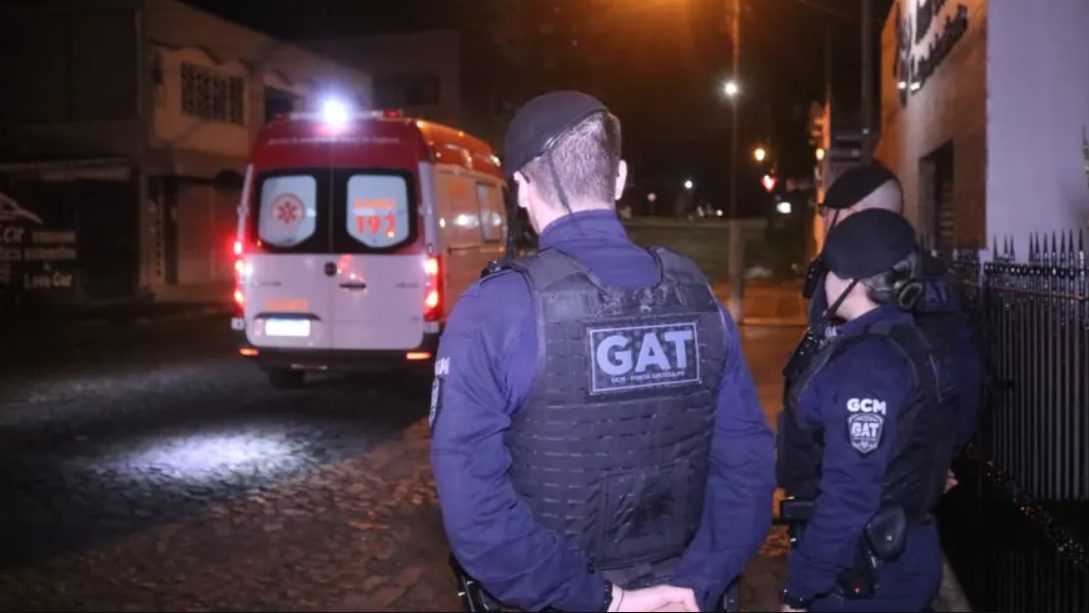 Briga generalizada termina com mulher esfaqueada Briga generalizada termina com mulher esfaqueada