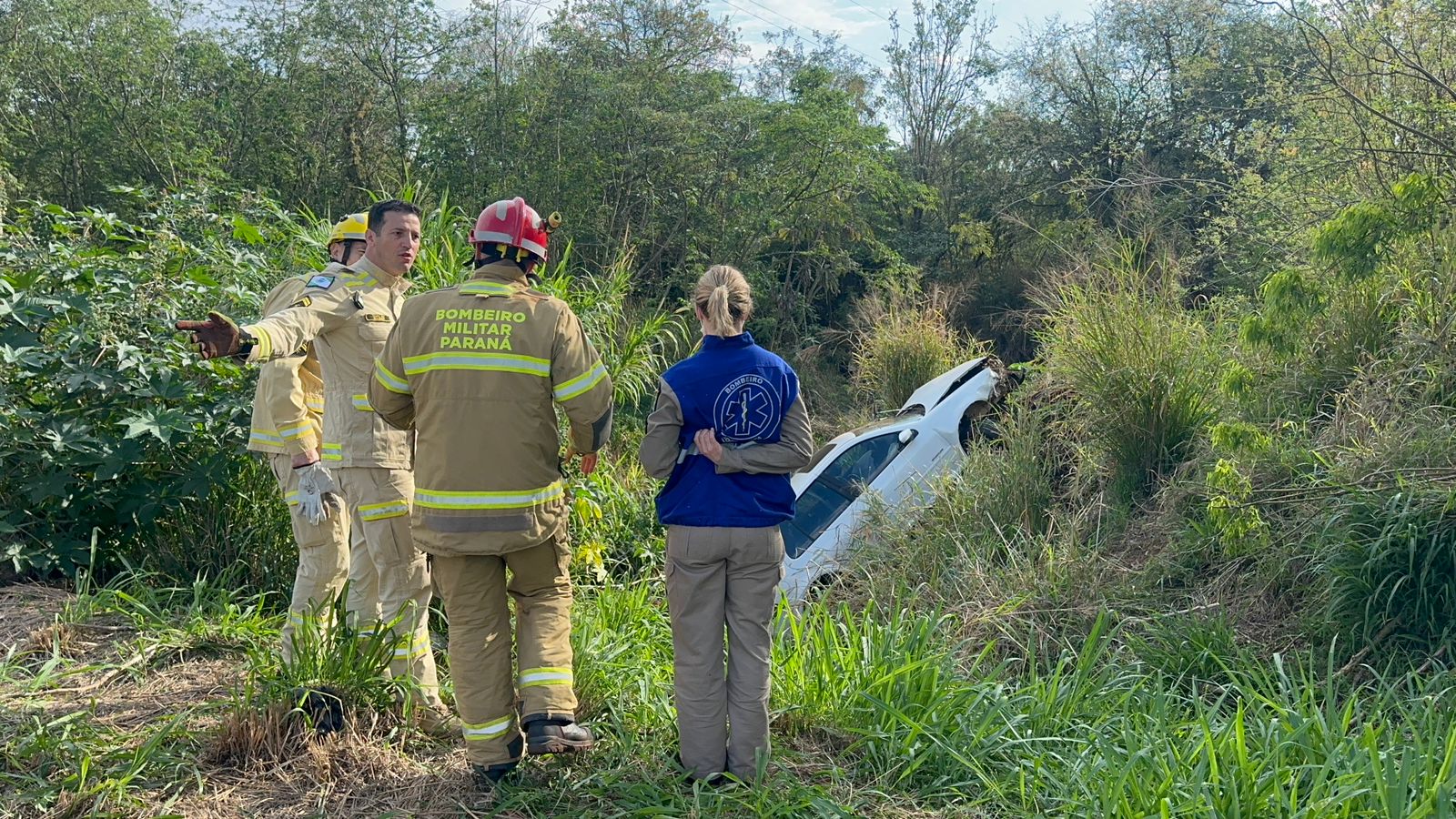 Motorista de 39 anos bate em barranco e cai em buraco no Cancelli Motorista de 39 anos bate em barranco e cai em buraco no Cancelli