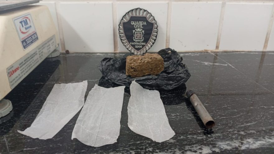 GCP prende homem em posso de maconha nas proximidades do CMEI Pedro Dambros