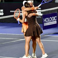 Luisa Stefani e Timea Babos conquistam título de duplas no SP Open Imagem referente a Luisa Stefani e Timea Babos conquistam título de duplas no SP Open