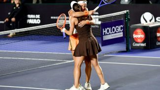 Luisa Stefani e Timea Babos conquistam título de duplas no SP Open