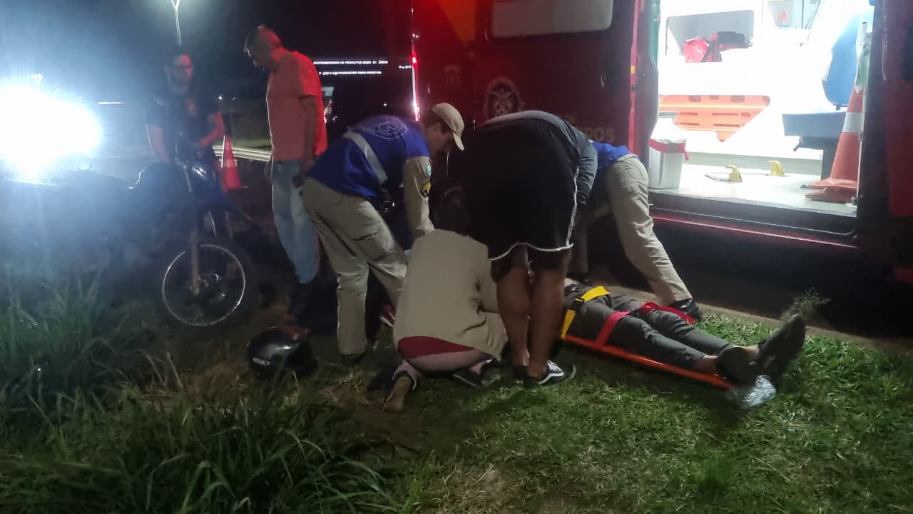 Motociclista sofre fratura exposta em acidente de trânsito em Cascavel