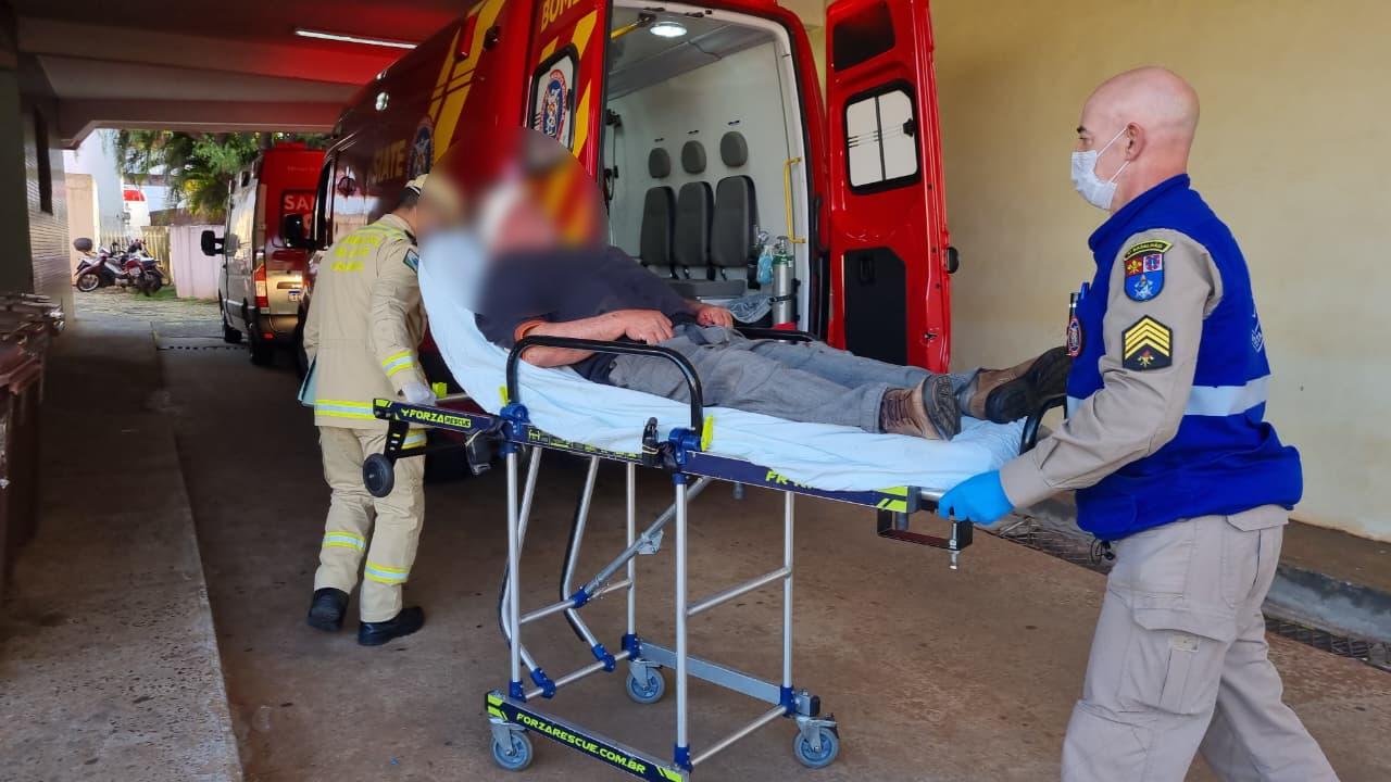 Homem é socorrido pelo Siate após ser agredido na Avenida Assunção