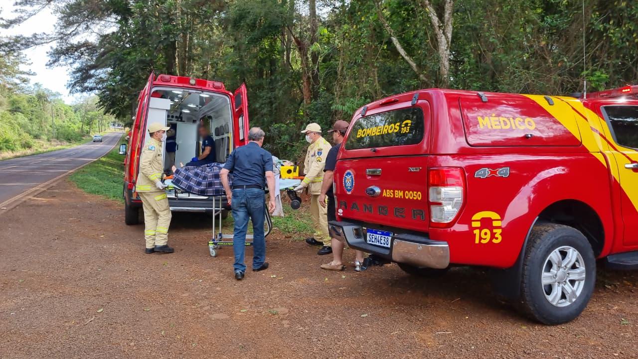 Adolescente cai do trator, bate o rosto e sofre trauma nas costelas
