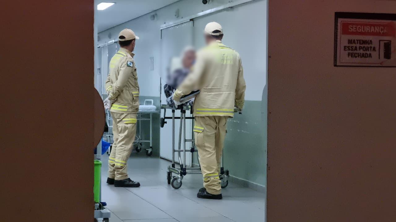 Idosa cai de degrau e fica ferida no Santa Cruz