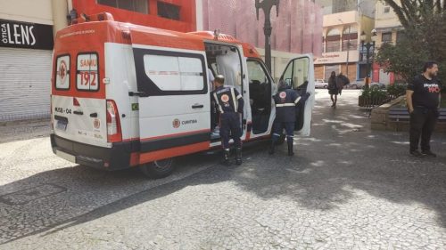 Em surto psicótico, homem escala prédios e cai entre edifícios