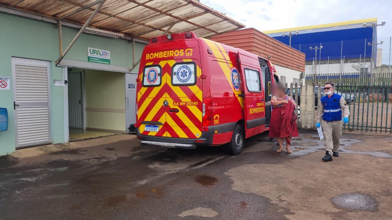 Mulher é agredida na Rua Veneza, em Cascavel, na tarde deste domingo