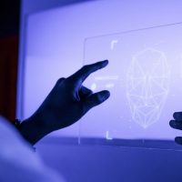 Imagem referente a Inteligência artificial ameaça aprendizado da escrita, alerta autor