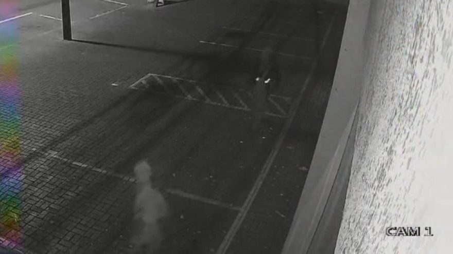 Dupla tenta arrombar loja no Bairro Floresta
