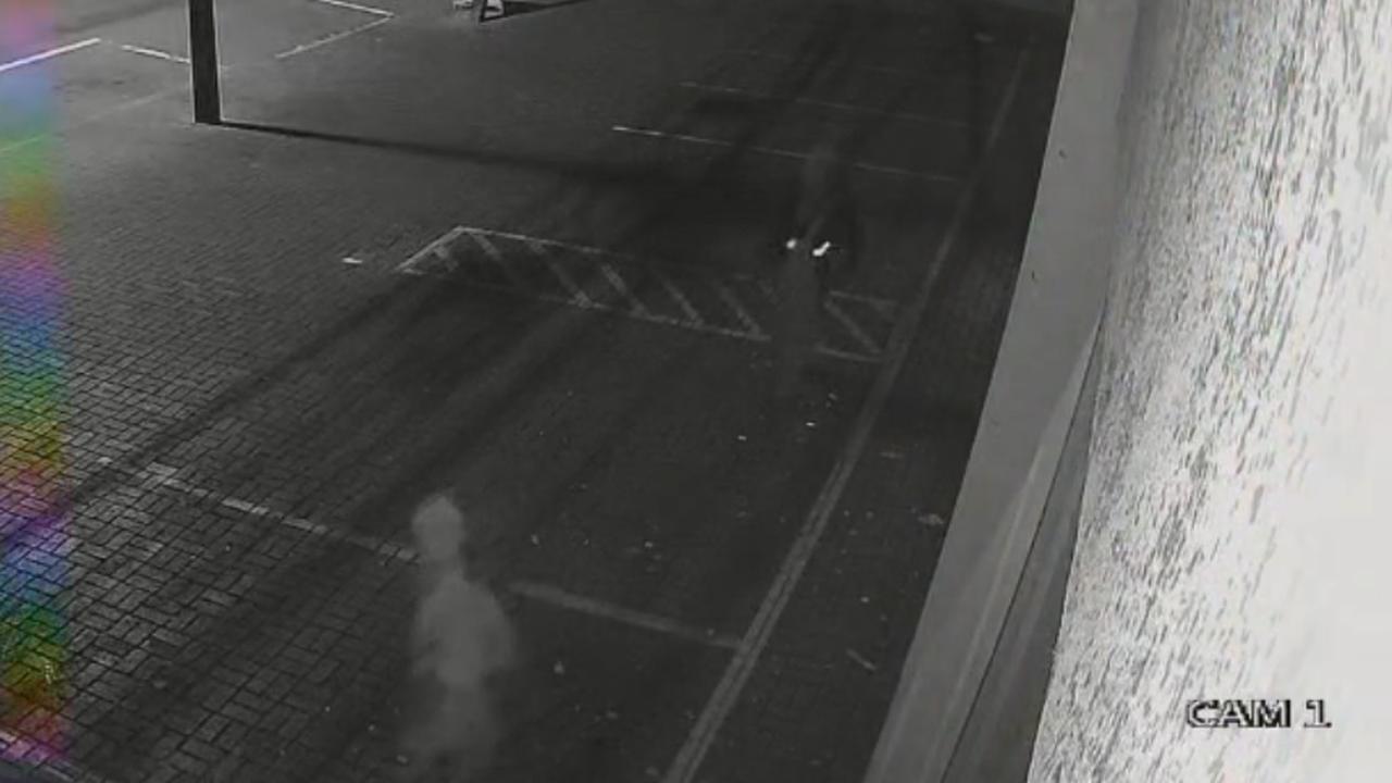 Dupla tenta arrombar loja no Bairro Floresta