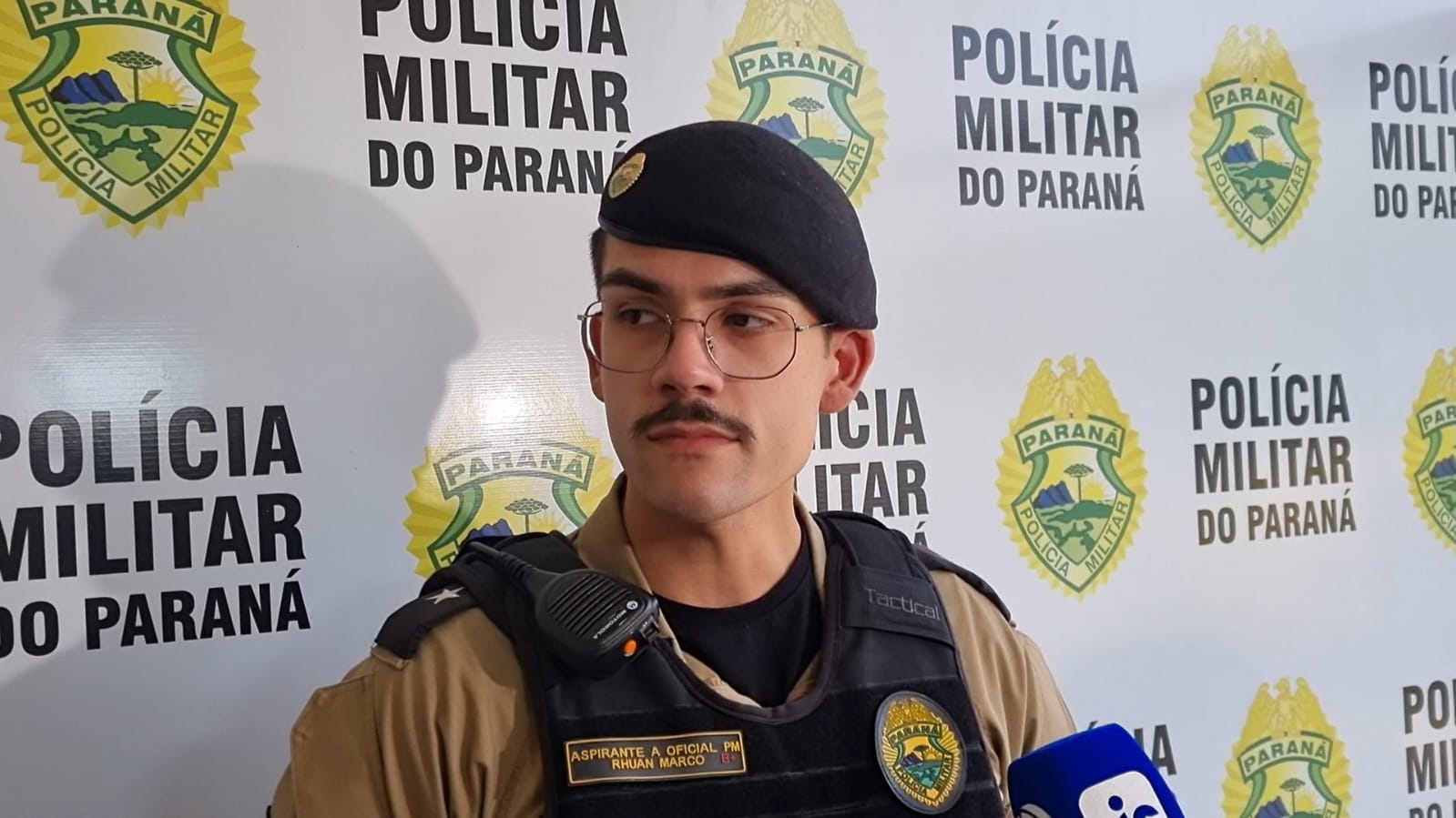 Conforme oficial da PM, "mãe estava agredindo filha, sufocando ela com fio"