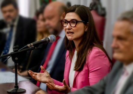 Filha de ministro do STF leva cusparada e xingamento no campus da UFPR