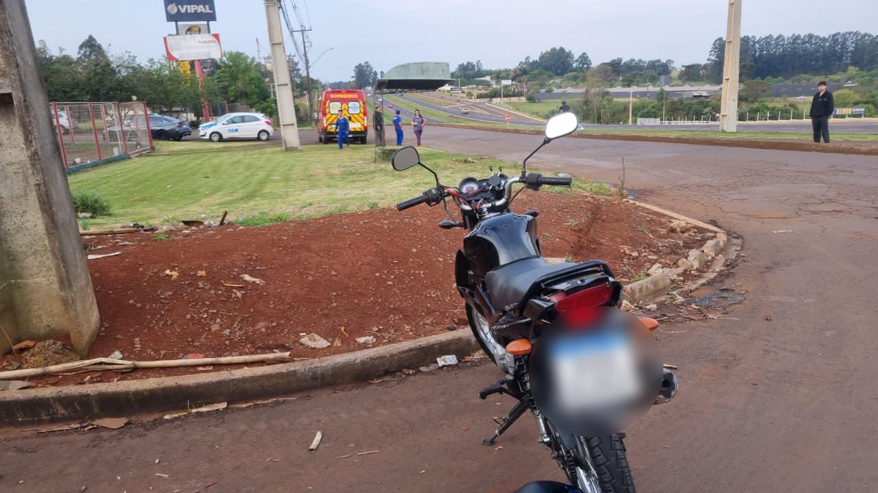 Motociclista fica ferido em acidente na marginal da BR-277, em Cascavel