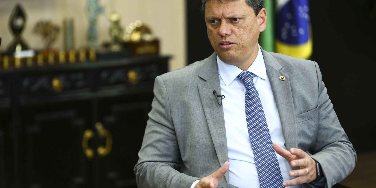Moraes autoriza visita do governador de São Paulo a Jair Bolsonaro Moraes autoriza visita do governador de São Paulo a Jair Bolsonaro