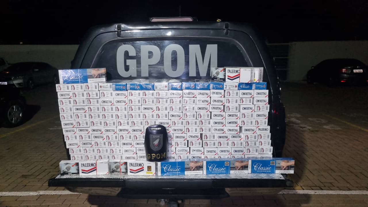 GPOM pega dupla com malas cheias de cigarro contrabandeado na Rodoviária
